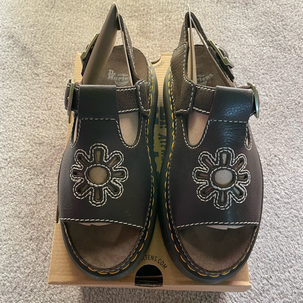 BNWT Dr. Martens Dunnet Flower Shoes